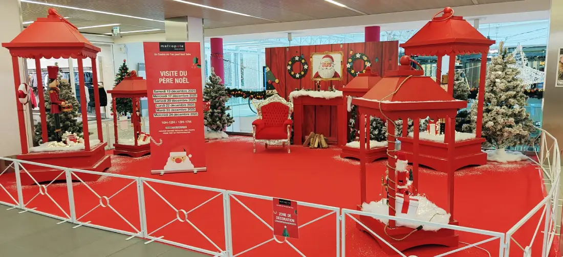 Décor de Noël lumineux par Global Creative dans un centre commercial en Suisse romande